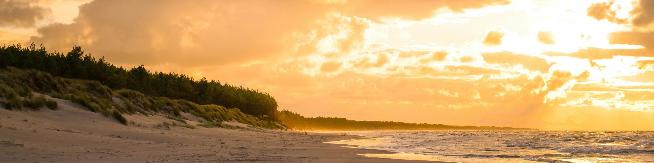 Sommeruntergang an der Ostseeküste